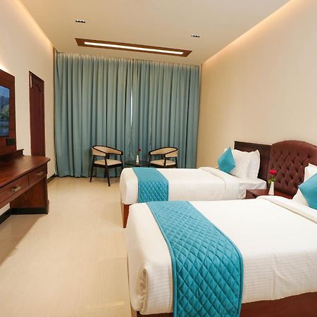 Blue Castle Hotel Thiruvananthapuram Exterior photo