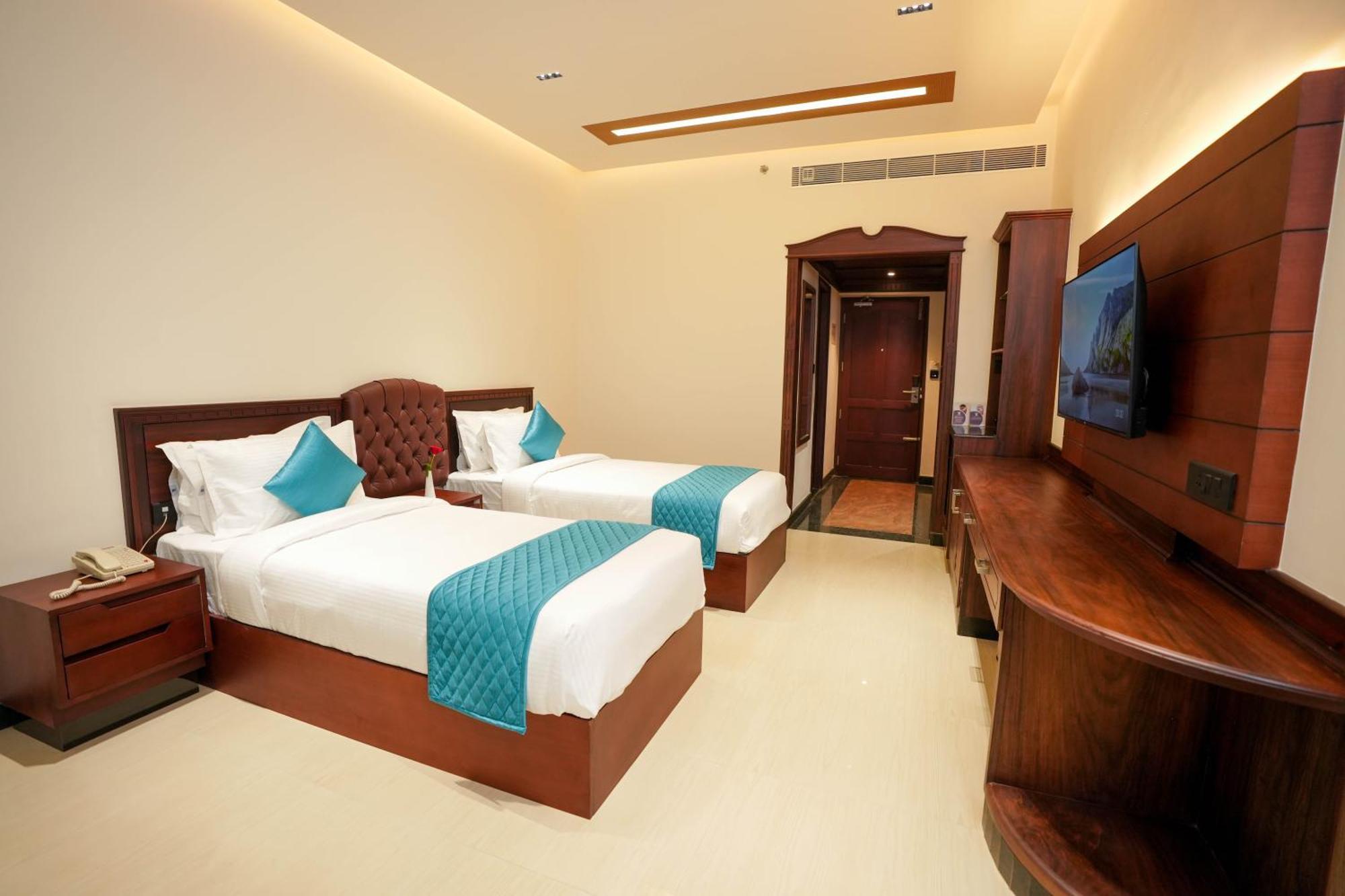 Blue Castle Hotel Thiruvananthapuram Exterior photo